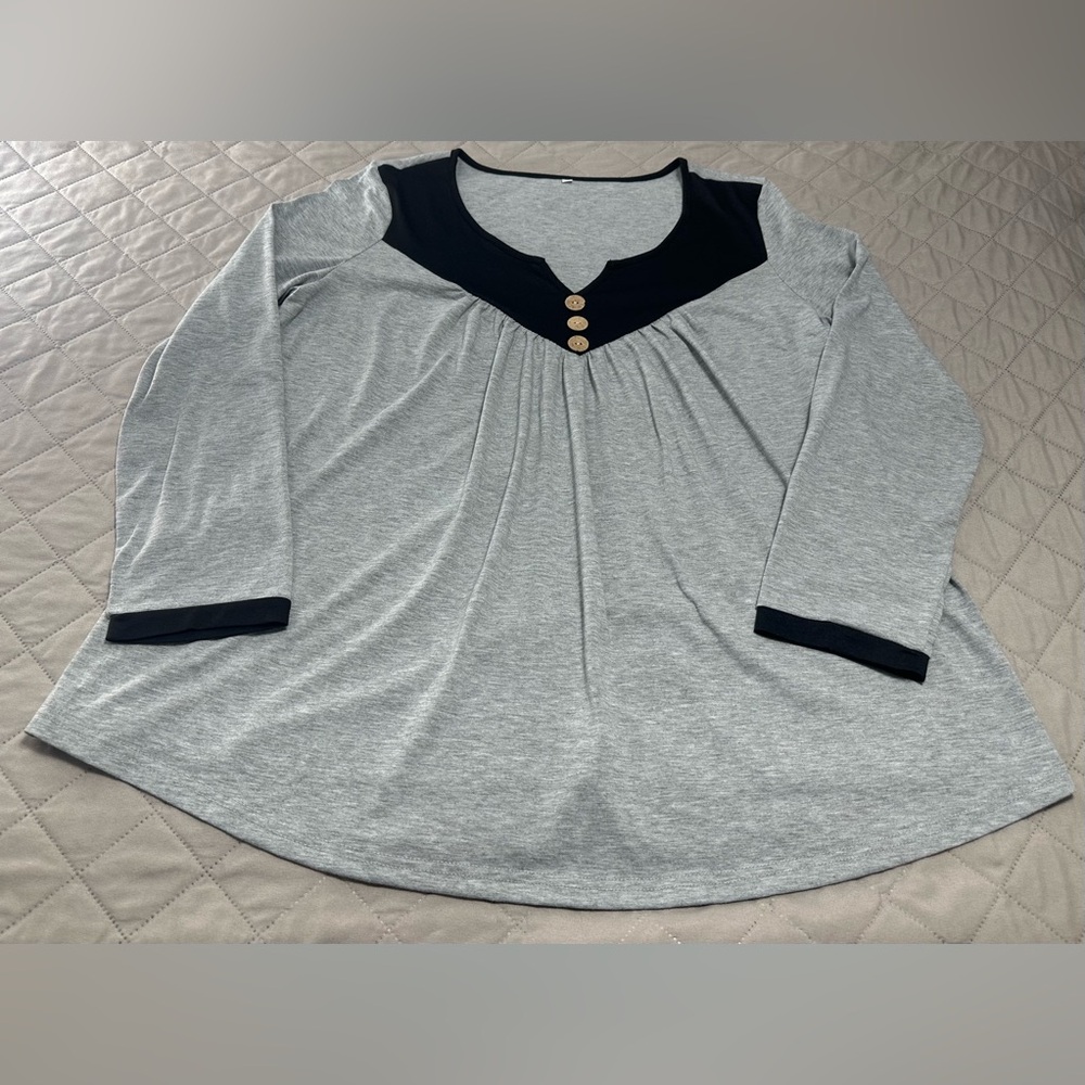 Women’s Two-Tone Scoop Neck Knit Top with Button Detail - Gray/Black